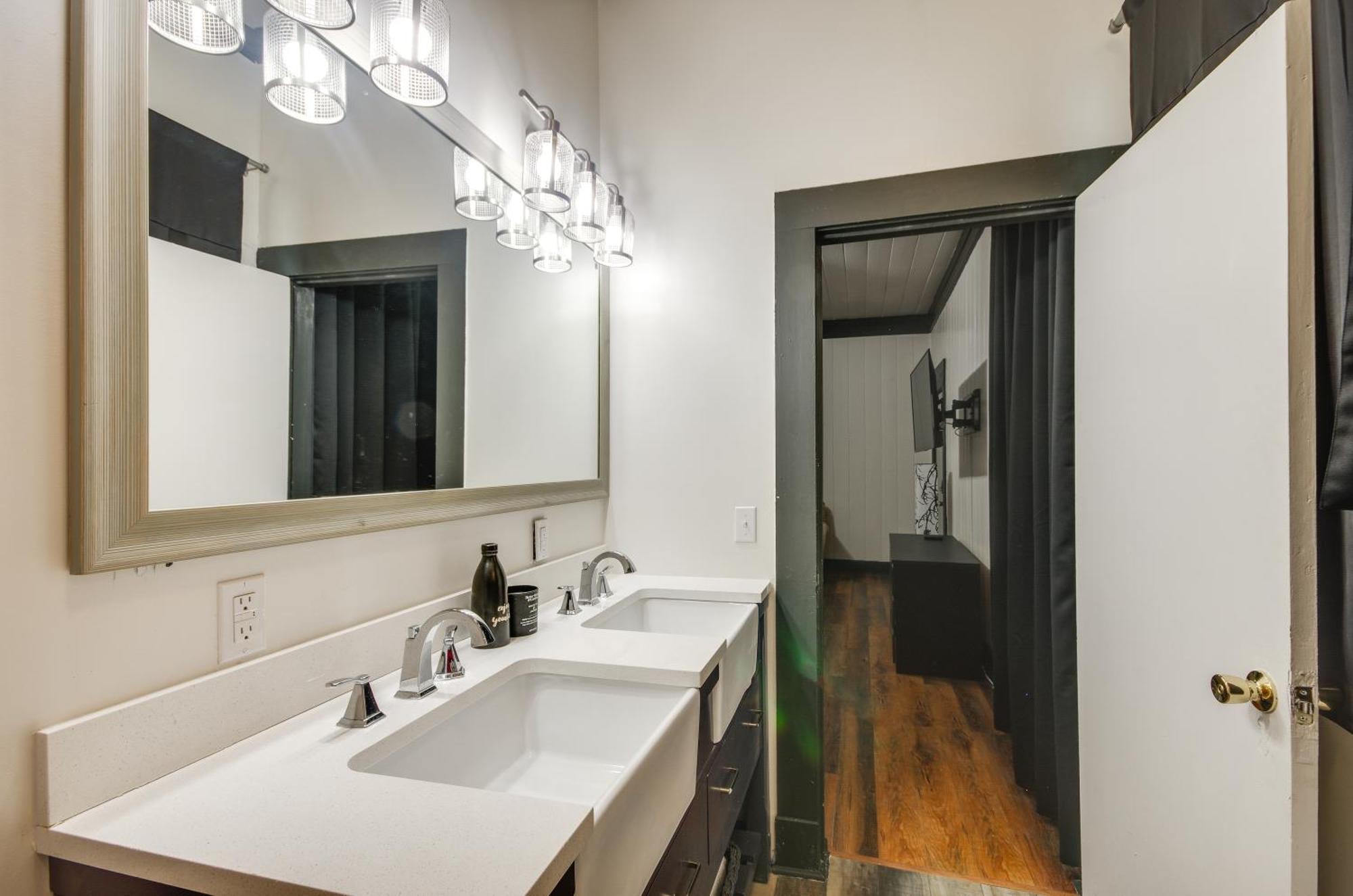 Modern Greenwood Studio Less Than 1 Mi To Downtown! Exterior foto