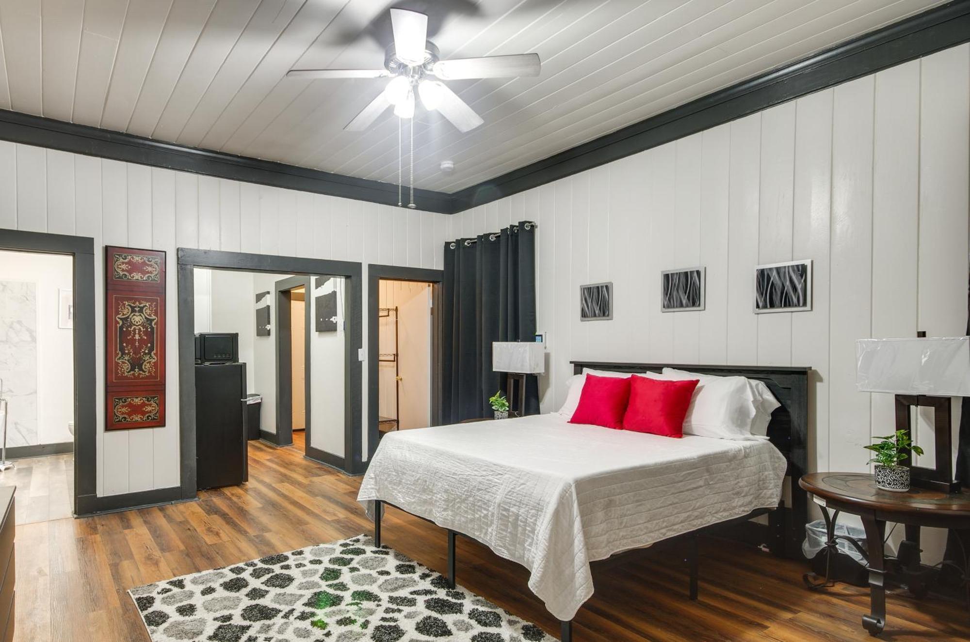 Modern Greenwood Studio Less Than 1 Mi To Downtown! Exterior foto