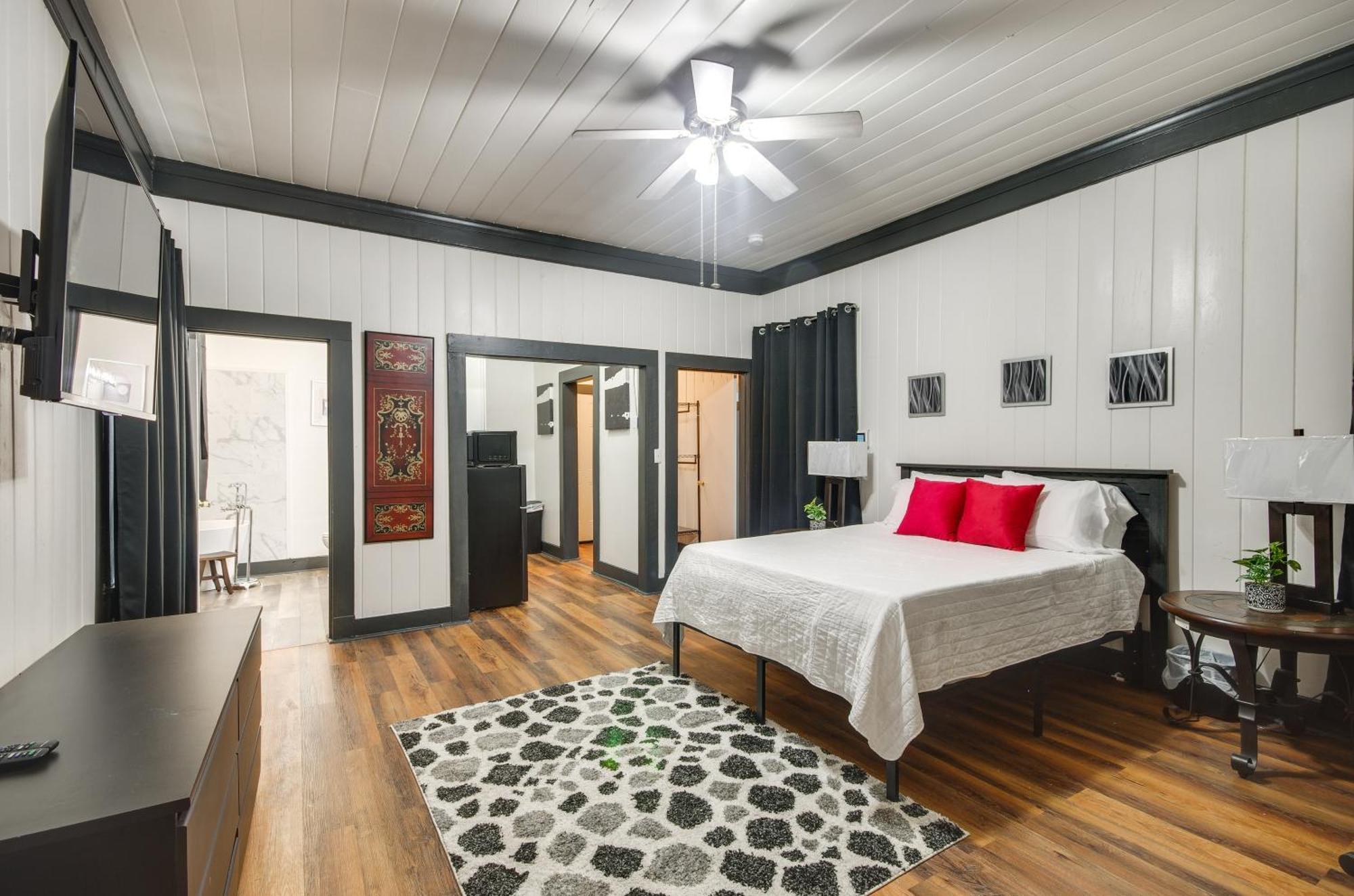 Modern Greenwood Studio Less Than 1 Mi To Downtown! Exterior foto